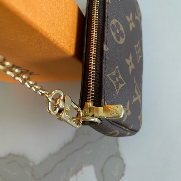 BRAND NEW Louis Vuitton Mini Pochette Accessoires in M O N O G R A M - Picture 8 of 9